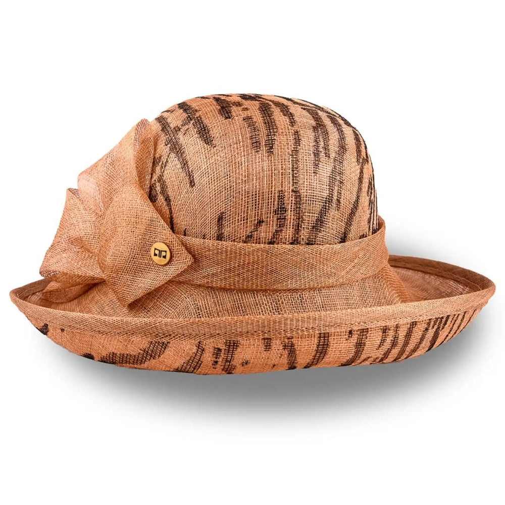 cappello da cerimonia estivo con fiocco da donna foto con vista inclinata color camel animalier primario nesti