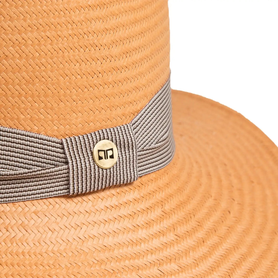 cappello fedora estivo a tesa larga da donna foto con vista dettaglio ravvicinato color avana primario nesti