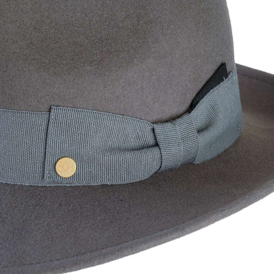 Cappello Fedora Coccos color Grigio Medio, in feltro di lana merinos da uomo, foto con vista dettaglio ravvicinato - Primario Nesti
