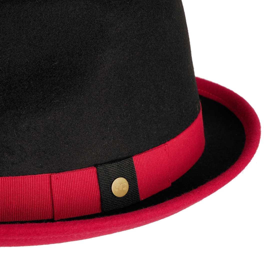 Cappello Trilby Michael color Rosso, in feltro di lana merinos da uomo bicolore, foto con vista dettaglio ravvicinato - Primario Nesti