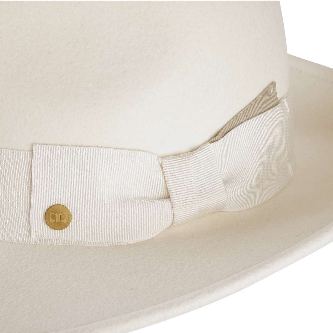 Cappello Fedora Coccos color Bianco, in feltro di lana merinos da uomo, foto con vista dettaglio ravvicinato - Primario Nesti