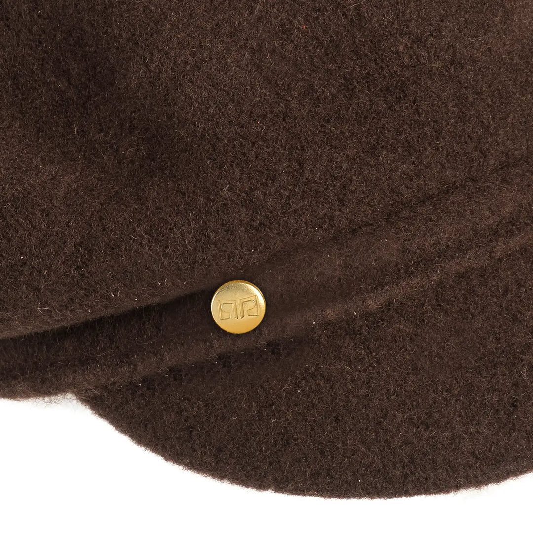 Beret with visor and French frills in wool