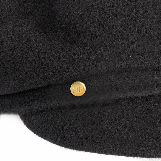 Beret with visor and French frills in wool