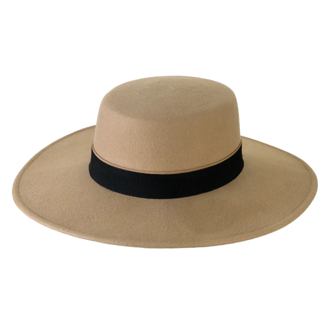 cappello canotto a tesa larga piatta in lana merinos da donna color beige seta foto con vista inclinata destra 1 primario nesti