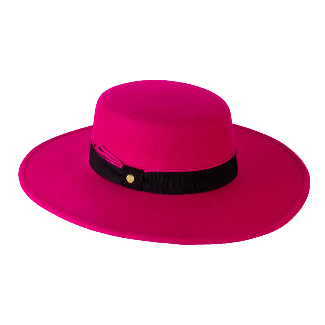 cappello canotto a tesa larga piatta in lana merinos da donna color fucsia vivace foto con vista inclinata sinistra 1 primario nesti