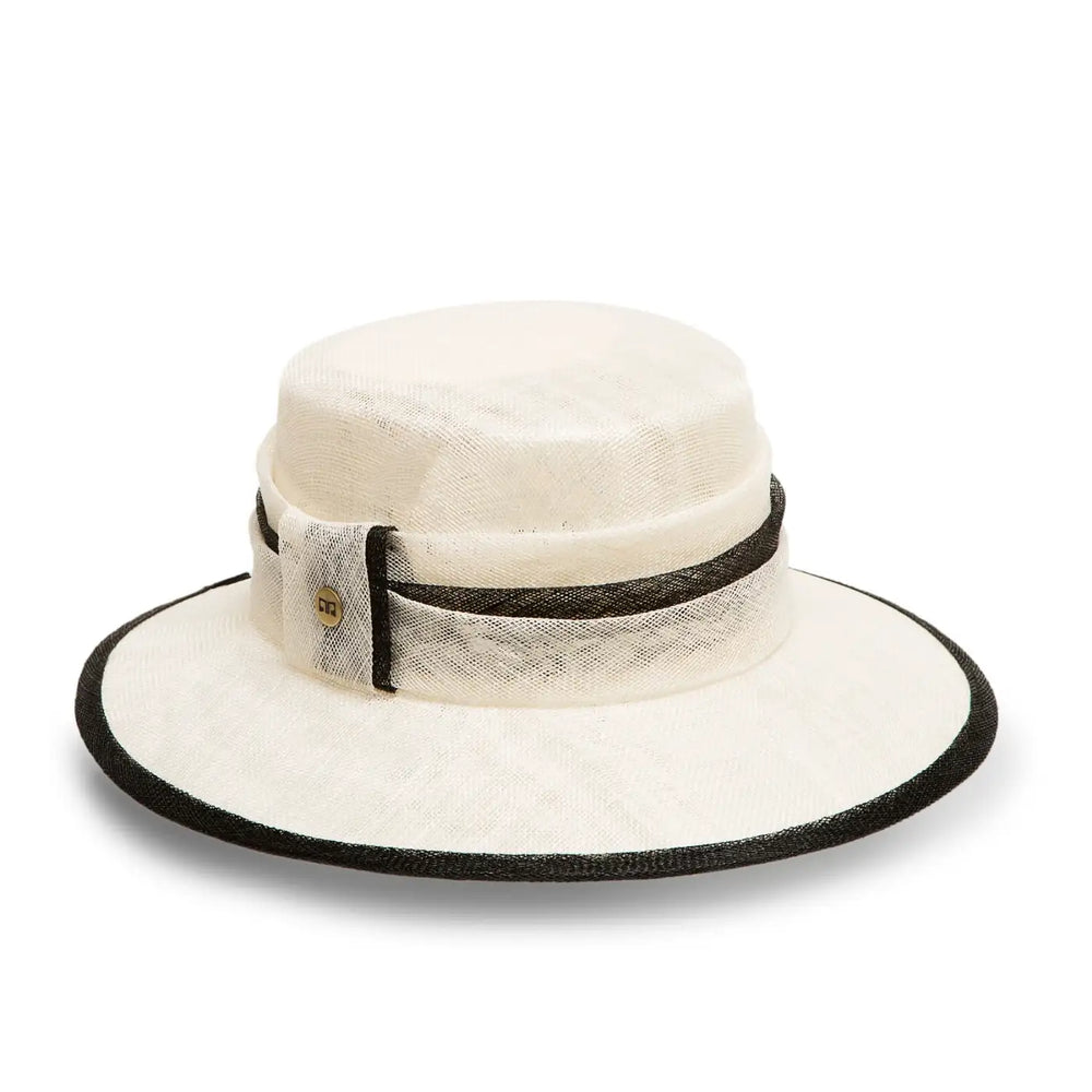 cappello da cerimonia estivo elegante da donna foto con vista inclinata color bianco nero primario nesti