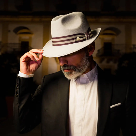 cappello trilby jazz a tesa media in feltro di lana merinos primario nesti grigio perla modello in smoking location depoca massima eleganza formale