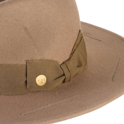 Cappello Fedora Esclusivo color Beige, in feltro di lapin, foto con vista dettaglio ravvicinato - Primario Nesti