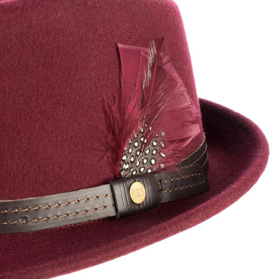 Cappello Trilby Classico color Bordeaux, in feltro di lana merinos da uomo, foto con vista dettaglio ravvicinato - Primario Nesti
