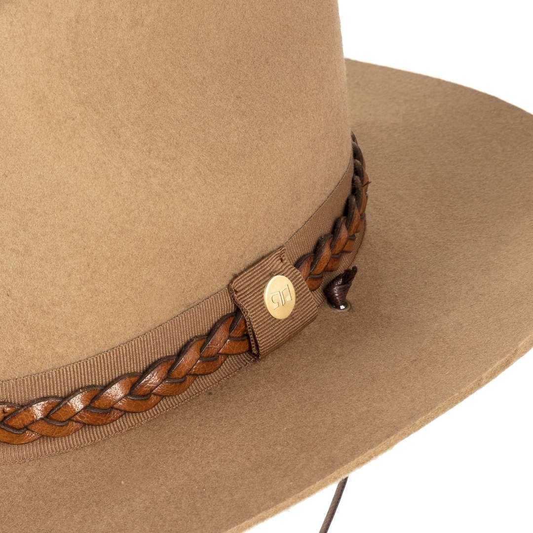 Cappello Cowboy Classico color Sabbia, in feltro antipioggia da uomo, foto con vista dettaglio ravvicinato - Primario Nesti