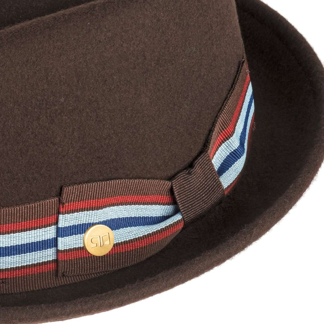 Cappello Pork Pie color Marrone, in feltro di lana merinos da uomo, foto con vista dettaglio ravvicinato - Primario Nesti