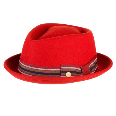 Cappello Pork Pie color Rosso, in feltro di lana merinos da uomo, foto con vista inclinata - Primario Nesti